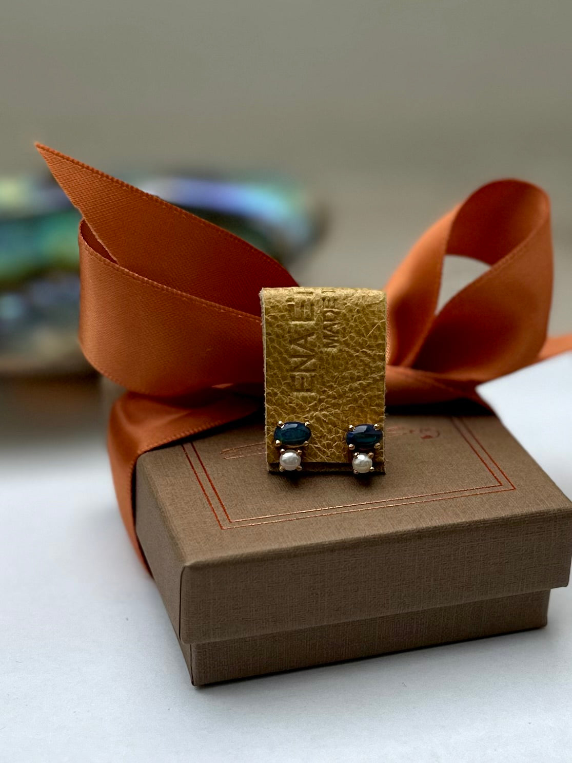 Øreringe i Sort Opal - en af verdens mest sjældne og eftertragtede Ædelsten.