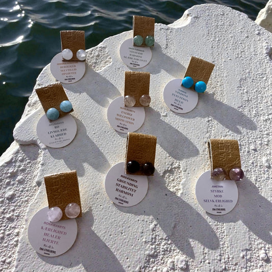 Øreringe med smukke Håndslebne Cabochon Ædelsten.